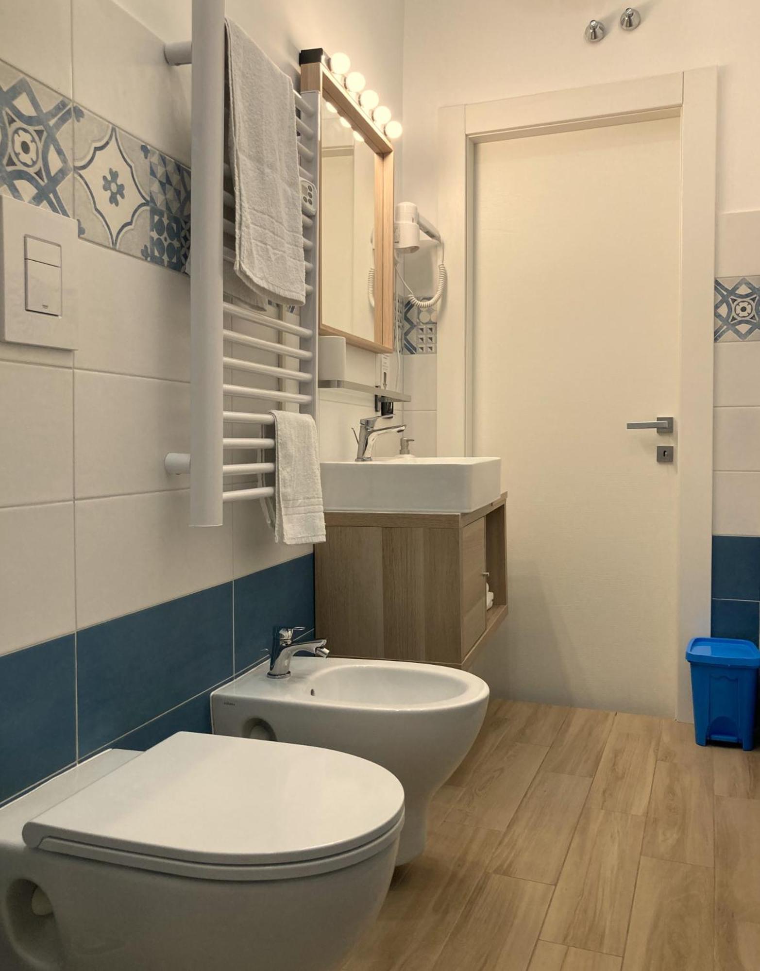La Casa Blu Nel Cuore Storico Di Napoli Εξωτερικό φωτογραφία